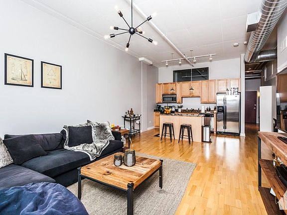 4th image of 740 W Fulton St #1009JF