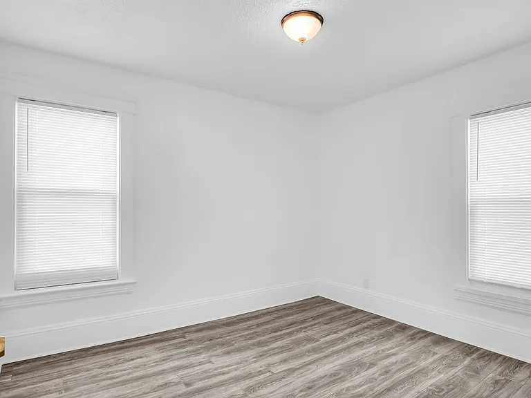 14601 Benwood Ave — Photo 11
