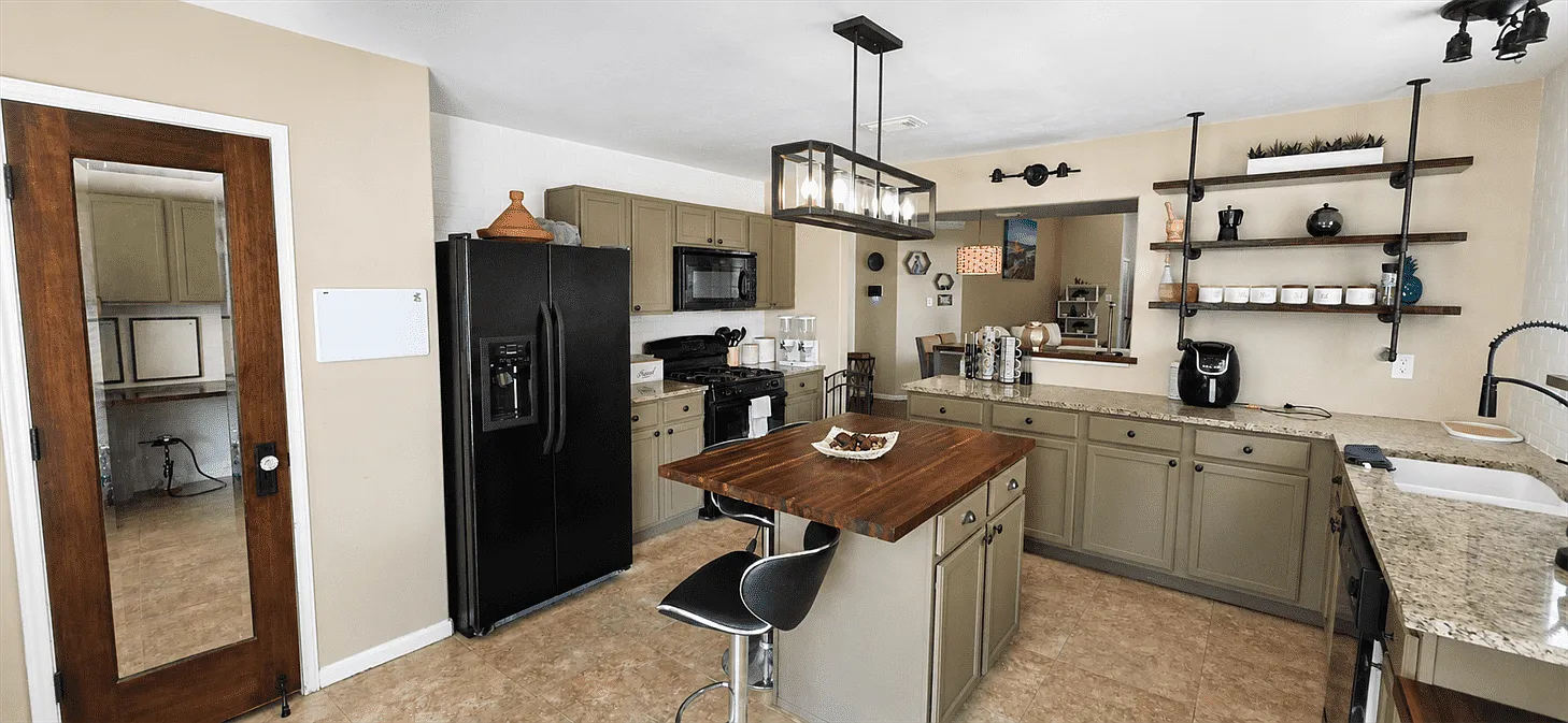 3 bed, 2.5 bath, 2218 sqft, $2,700 — Photo 2