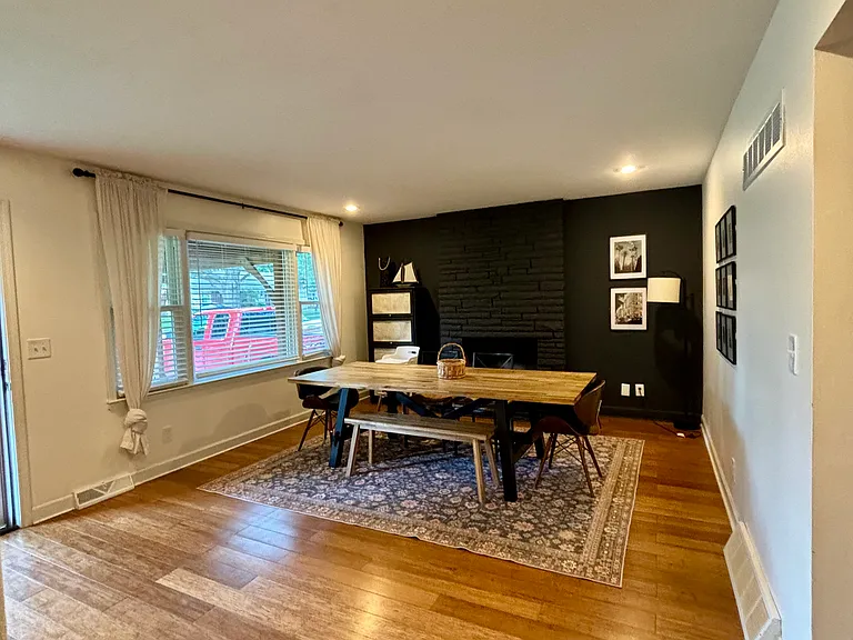 201 W Walnut St — Photo 5