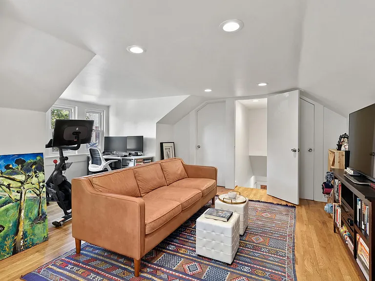 829 N Madison Ave — Photo 30
