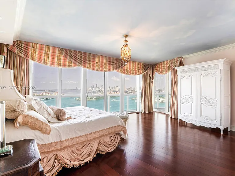 1000 S Pointe Dr #2501 — Photo 14