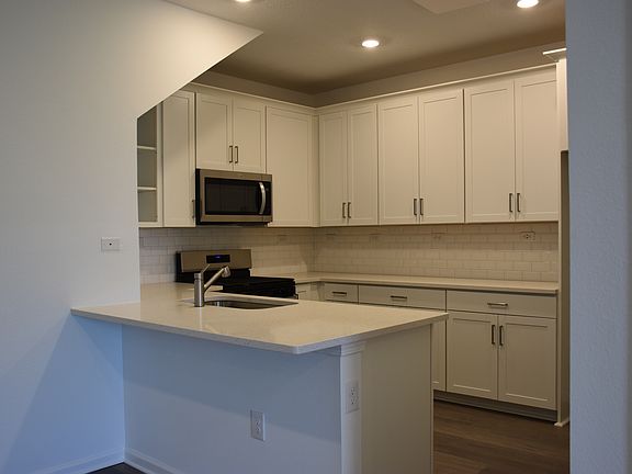 4th image of 249 Silver Myrtle Ct
