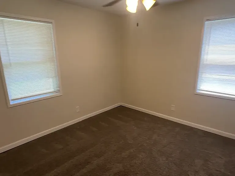 824 Madeline Ln — Photo 10