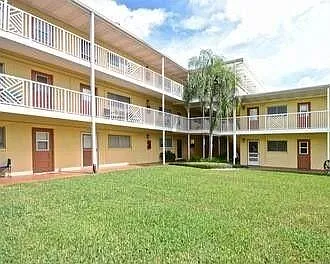 320 Lakeview St #208