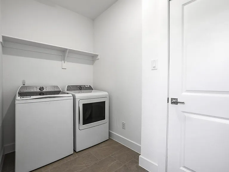 619 Sagebrush Trl — Photo 2