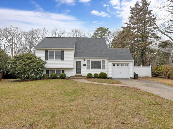40 Maple Avenue, Bellport, NY 11713