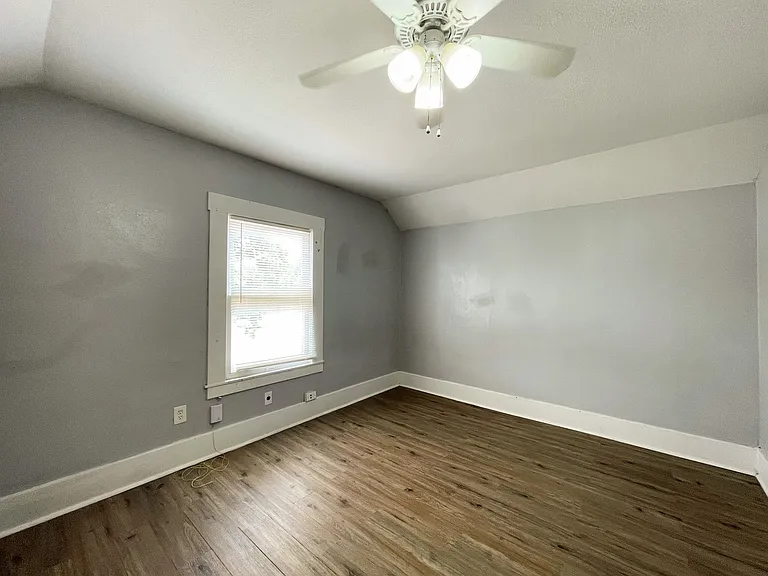 511 N Poplar — Photo 7