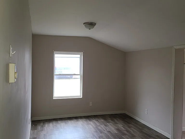 105 McClure St — Photo 12