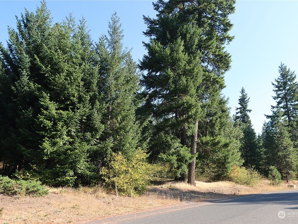 Street View Looking East>