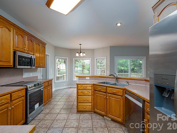 5th image of 2116 Quail Dr NW