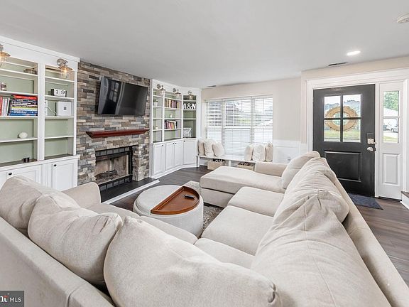 3rd image of 515 Campus Dr