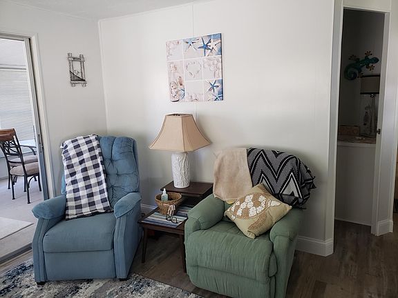 5th image of 17 Copenhagen Ave