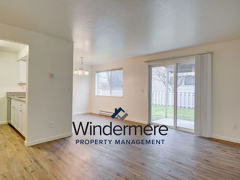 141 SW 6th Ave — Photo 4
