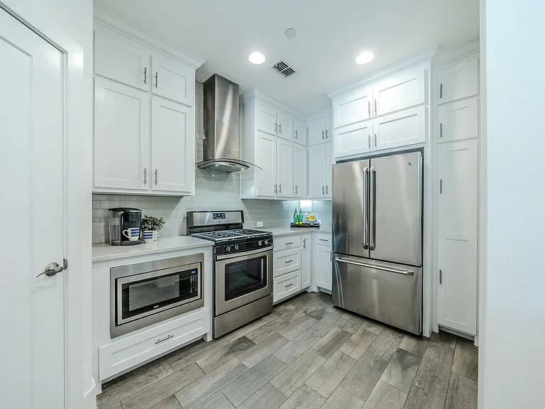 4050 Pequin Dr — Photo 10
