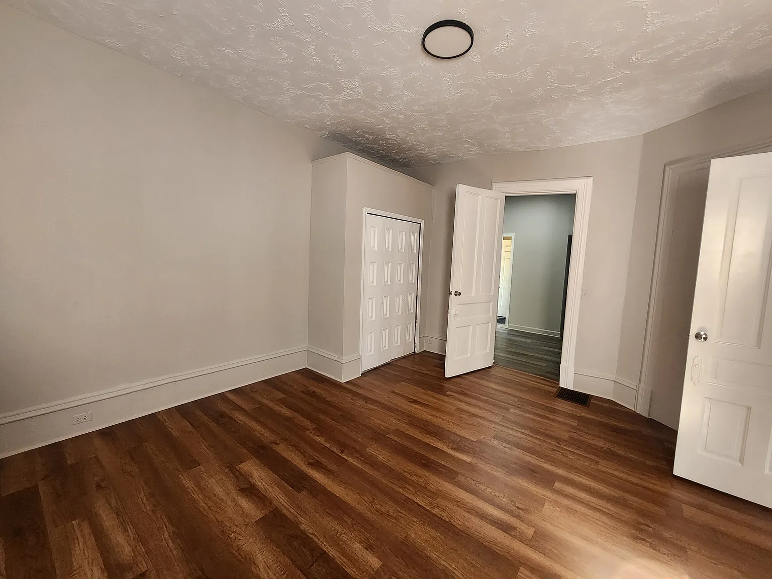 1 bed, 900 sqft, $750 — Photo 3