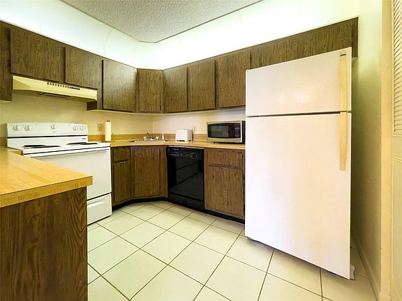 5th image of 408 Pine Glen Lane #B1