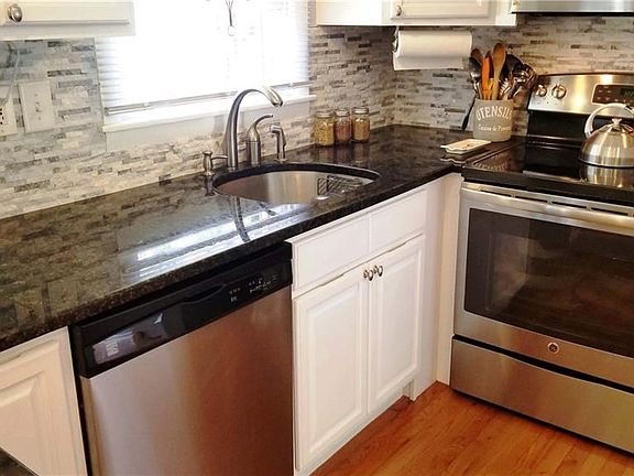 5th image of 53 Shelley Ln