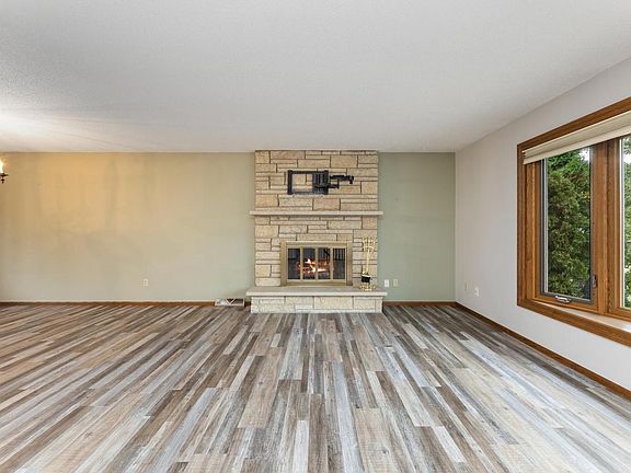 5th image of 703 Lake STREET