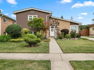 8143 N Clifton Ave, Niles, IL 60714