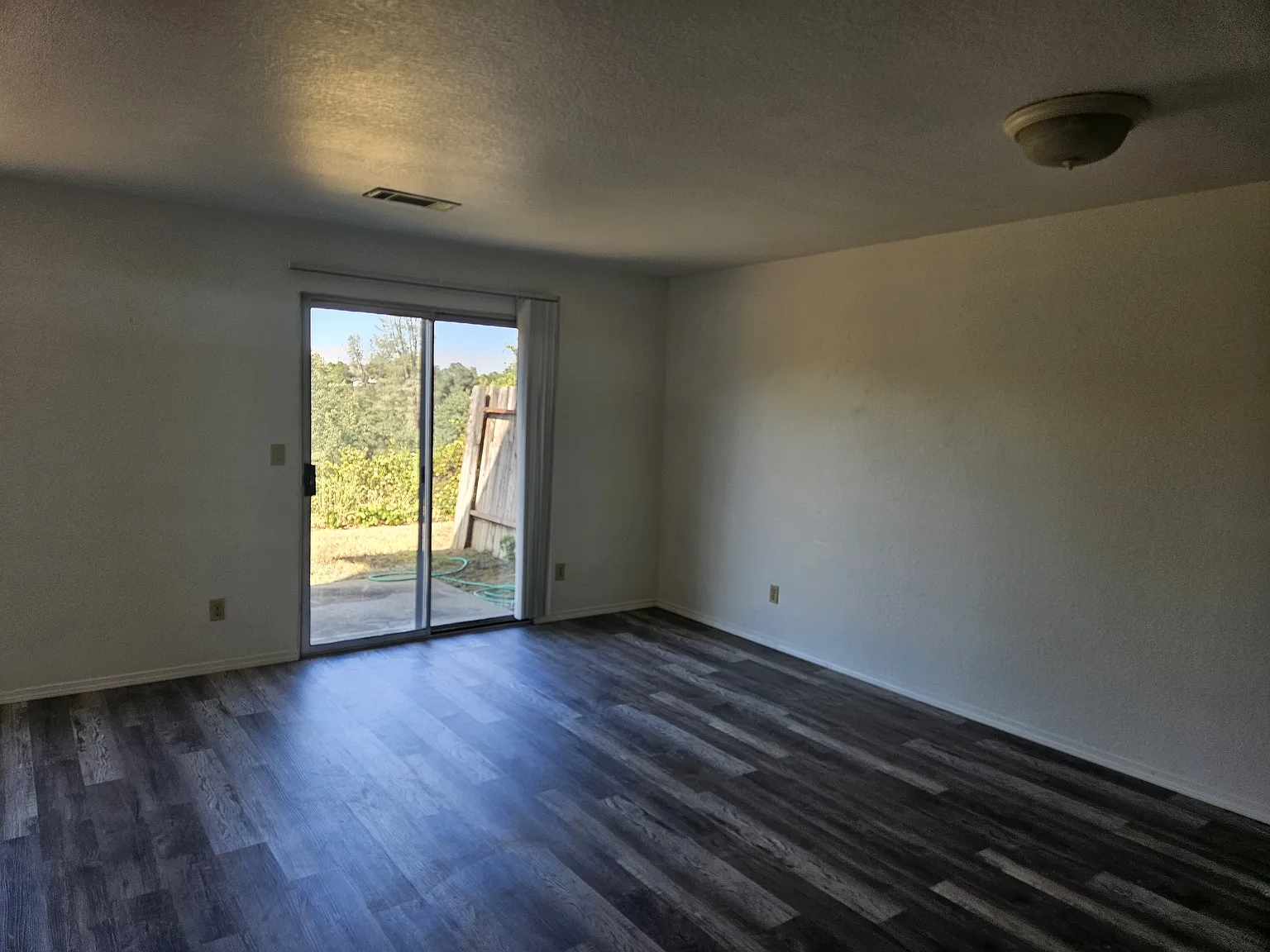 2 bed, 1.5 bath, 925 sqft, $1,550 — Photo 3