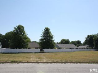 1900 Remington Rd #1902, Pekin, IL 61554