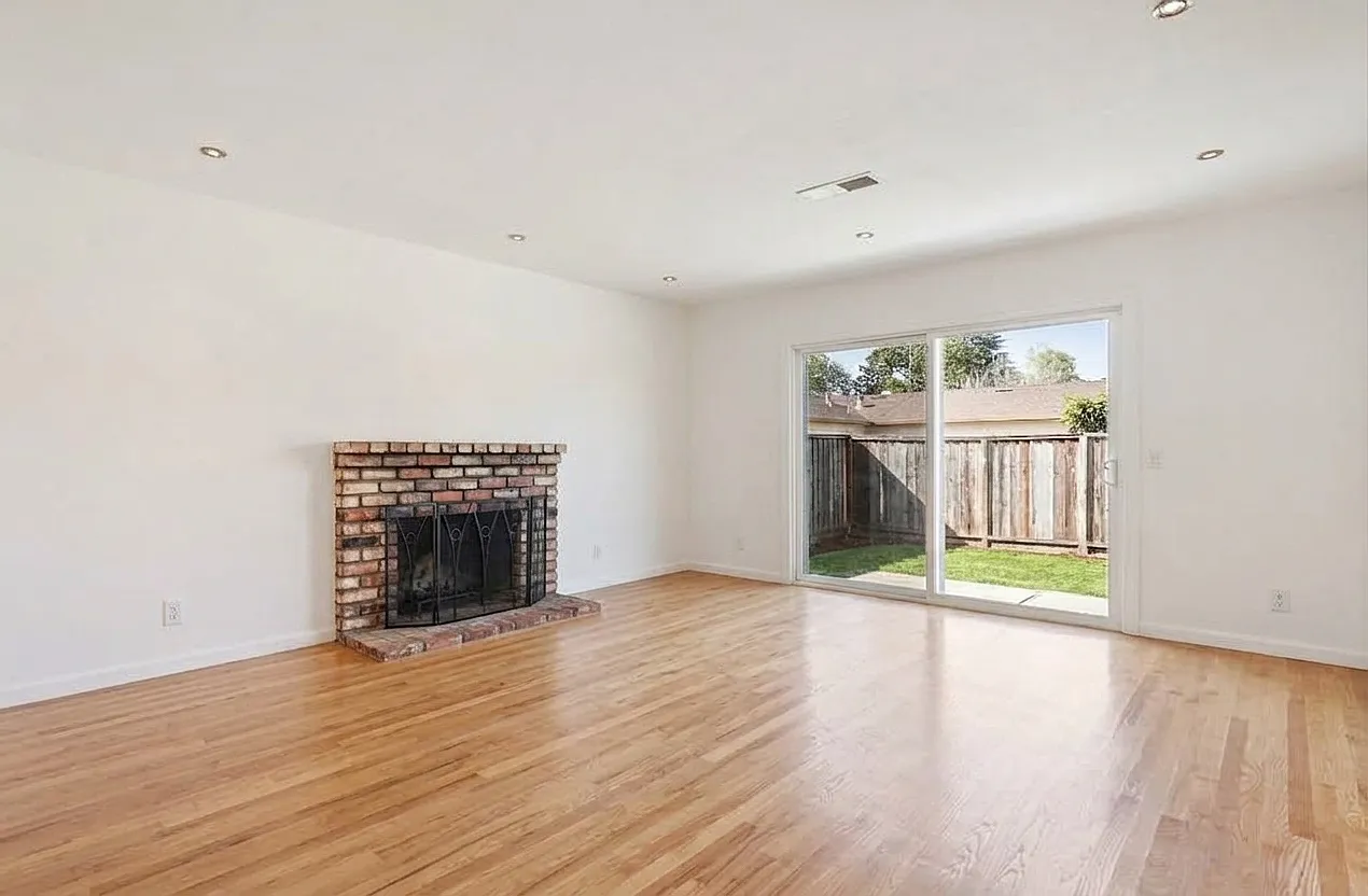 3434 Brookdale Dr — Photo 4