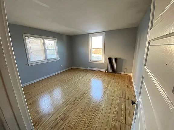 2nd image of 1618 Maple St #1