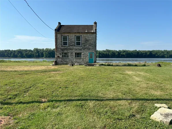 1475 W Main St, Grafton, IL 62037