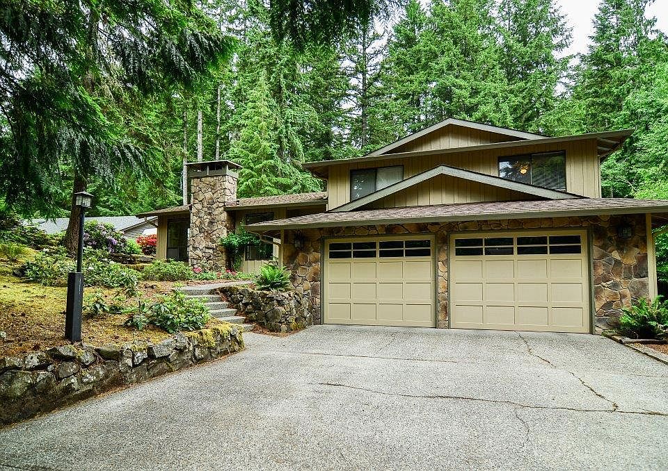 1st image of 2213 Lakemoor Dr SW