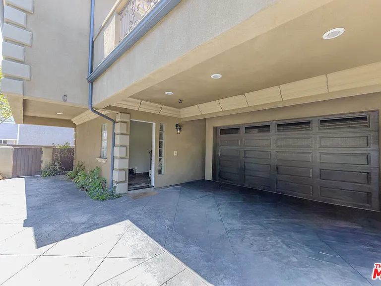 1912 Vanderbilt Ln #C — Photo 34