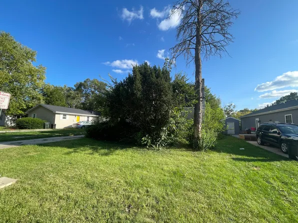 305 Thompson St, Urbana, IL 61801