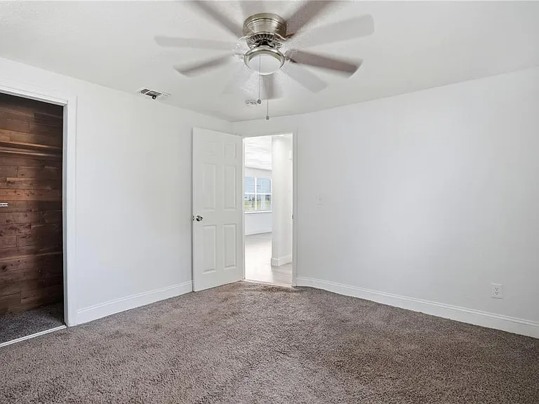 3301 Rosefield Dr — Photo 33