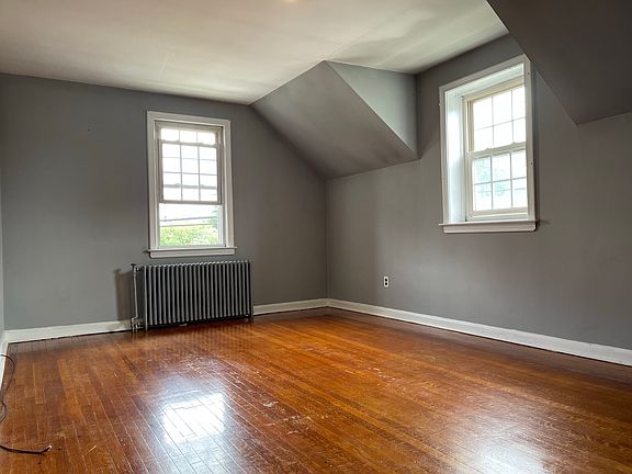 3rd image of 450 Fern Ave Floor 2