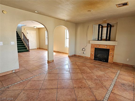 4th image of 4790 Gracemont Ave
