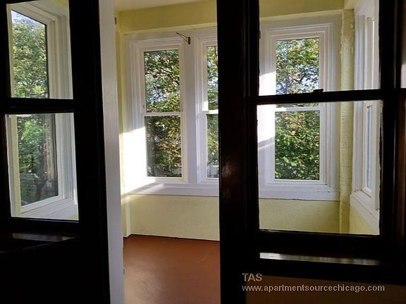 3rd image of 1641 W Balmoral Ave #2P