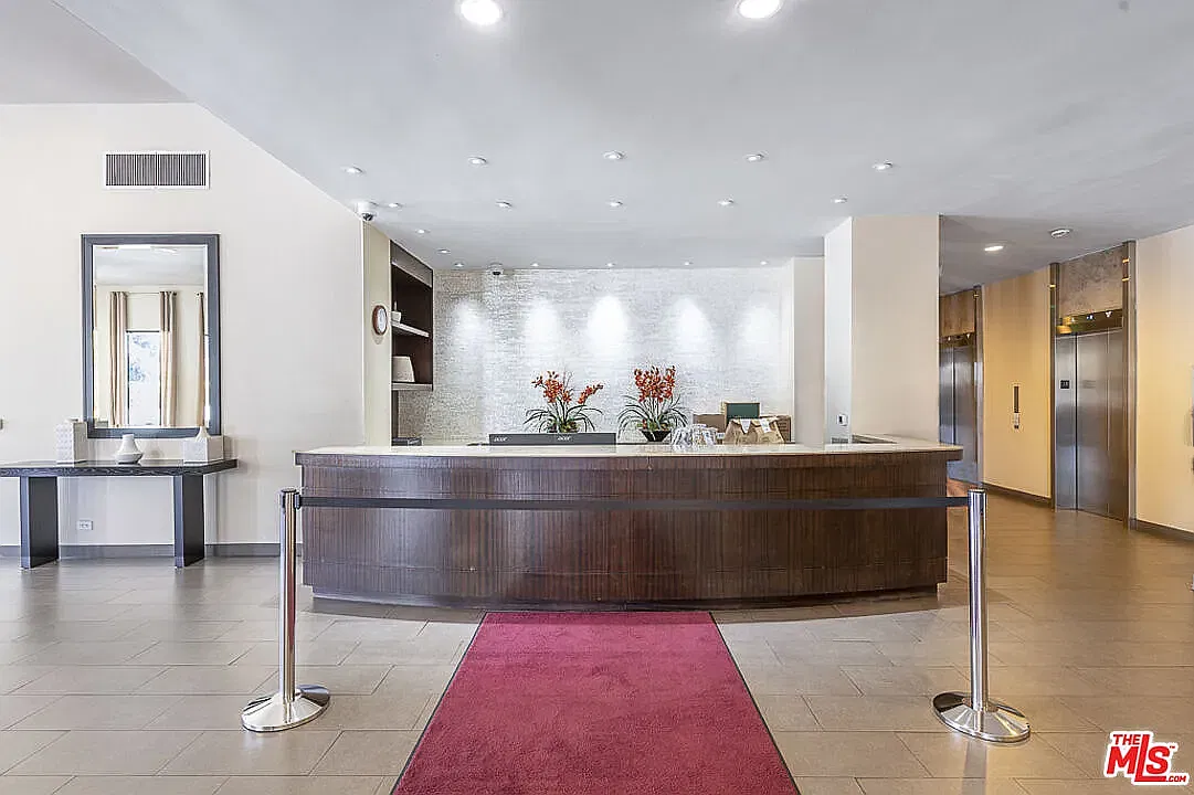 1 bed, 740 sqft, $3,699 — Photo 3