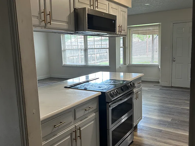 1526 Christine Rd — Photo 4