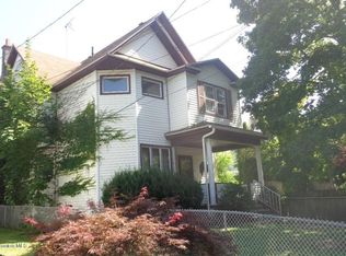 8 Cemetery St, Carbondale, PA 18407
