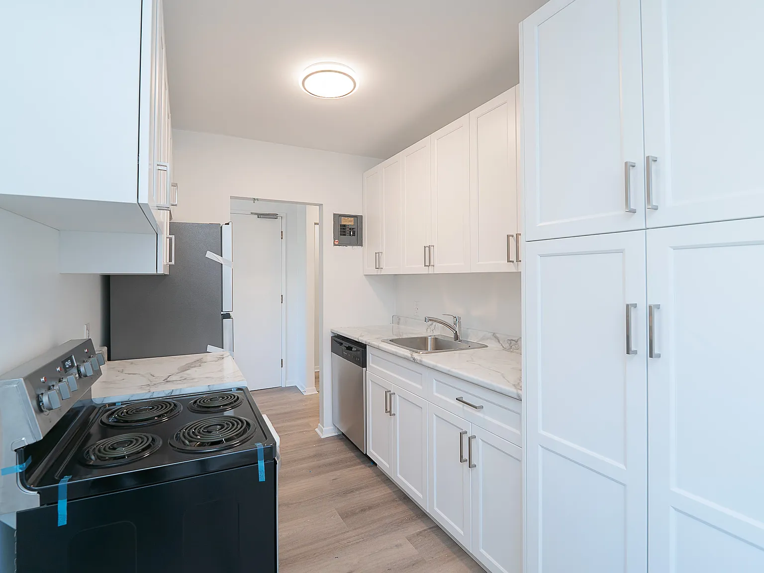 303 Stradbrook — Photo 3