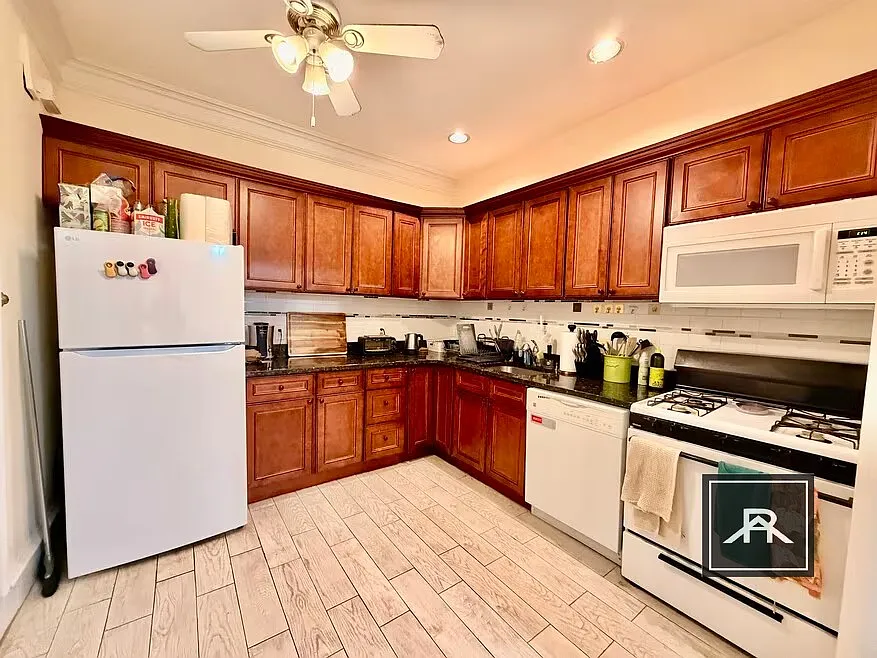 4 bed, 2.0 bath, 1000 sqft, $4,800 — Photo 4