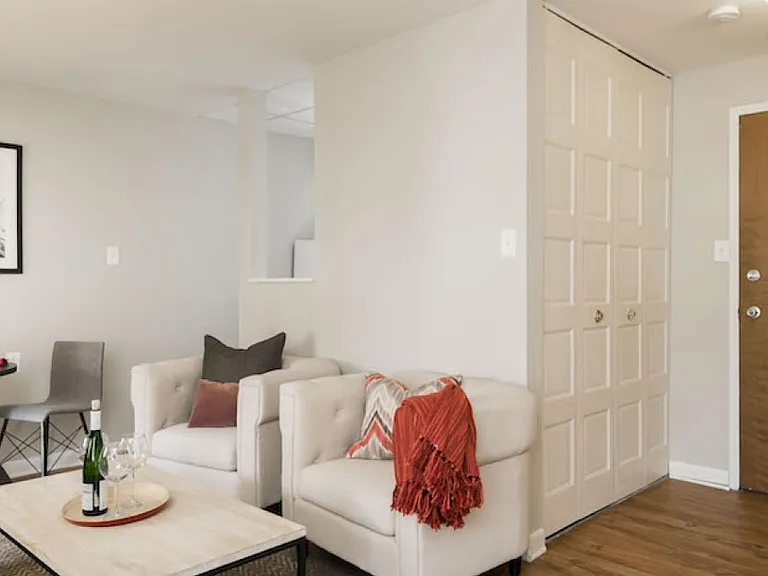 Walnut Square Apartments — Photo 11
