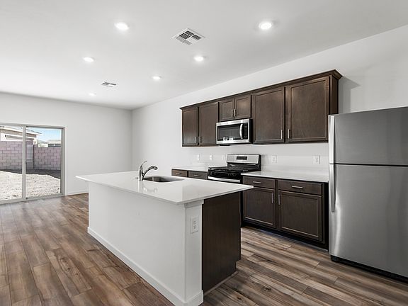 The kitchen comes with a full suite of energy-efficient appliances!
