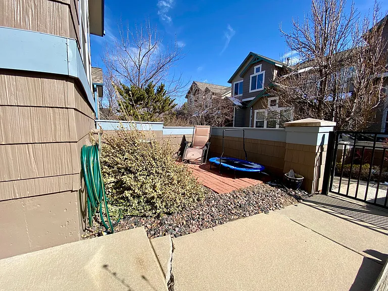 111 Rowena Pl — Photo 23