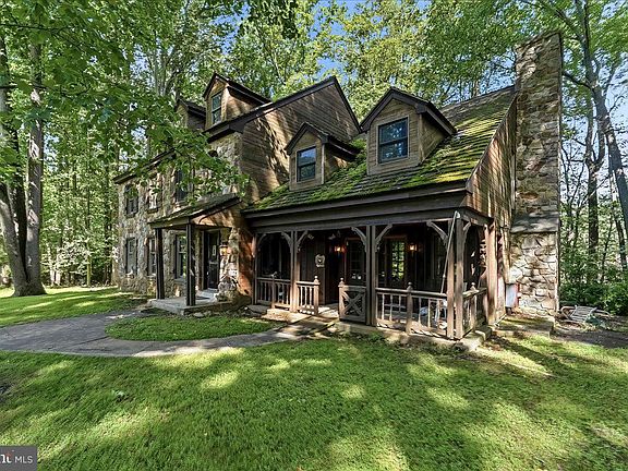 3rd image of 200 Pheasant Run Rd