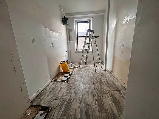 4th image of 3642 Broadway #5C