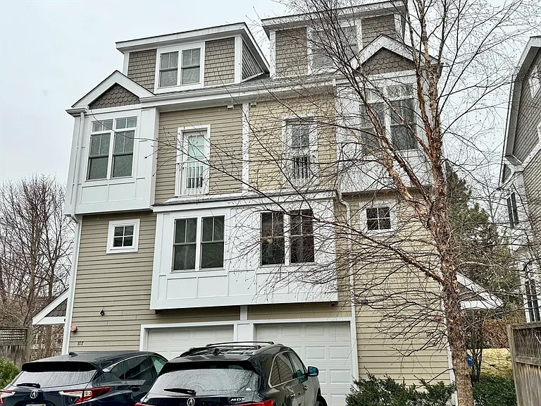 105 Harvey St #105 — Photo 1
