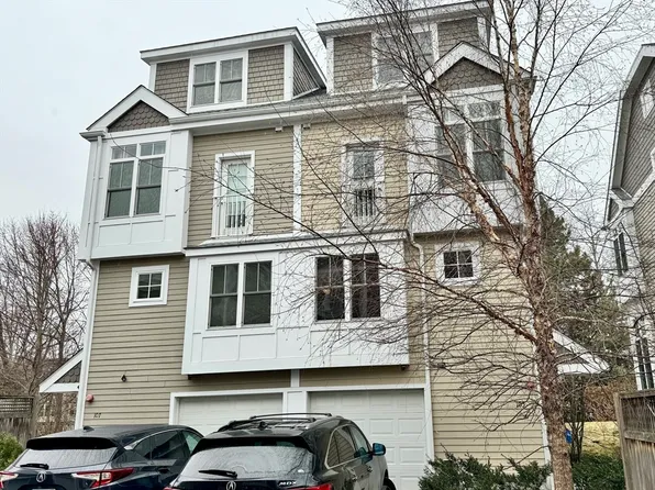 105 Harvey St #105, Cambridge, MA 02140