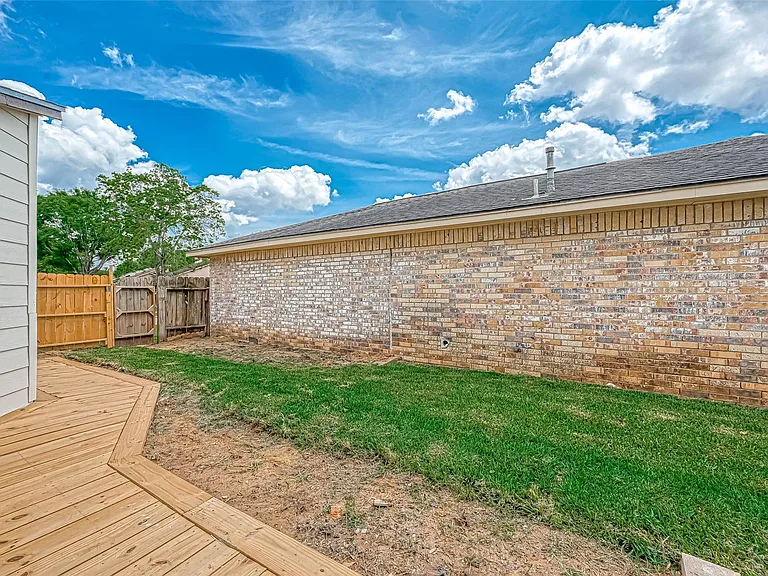 16319 La Luna Dr — Photo 31