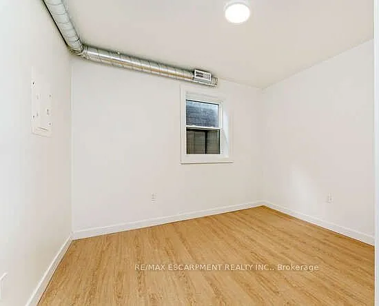 127 Victoria Ave S #1 — Photo 11